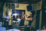 Show no Bar Valentino acompanhada por Jairo Cechin, Marcos Santos e Rodrigo Serra (dezembro 2003-nessa época Lia começa a cantar músicas autorais )